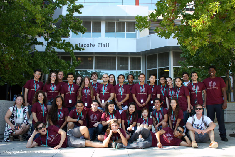 Large group of students standing in front of Engineering Building for photo