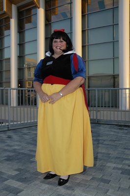 girl in Snow White costume